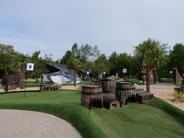 crazyputt-adventure-golf-morpeth-pirate-sparrow-island-themed